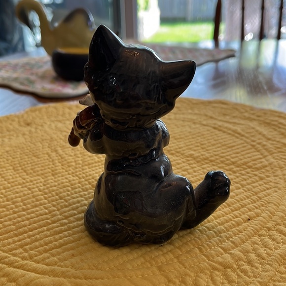 Whimsical Goebel cat playing a fiddle figurine, vintage, gray and white, ceramic - Picture 5 of 7